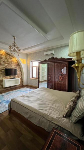 Hostel&House
